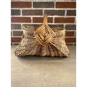 Vintage Primitive Hand Woven Split Oak Buttocks Handle Egg Gathering Basket 1985